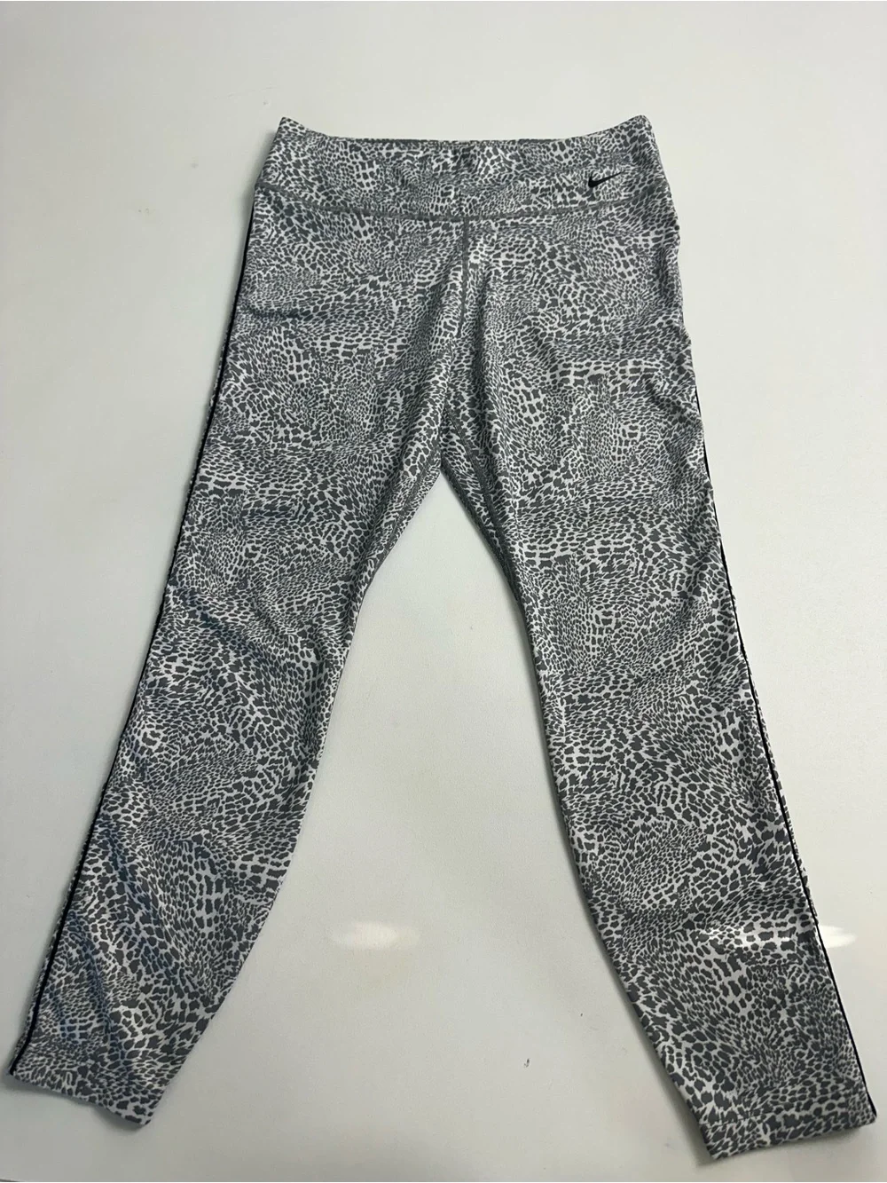 Nike women’s XL dry fit high waist grey leopard print pull on active leggings